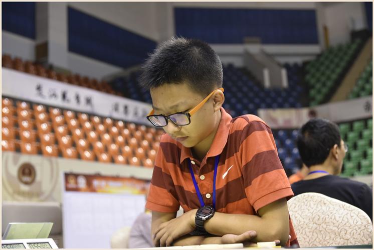 Hai tên cướp tiệm vàng.